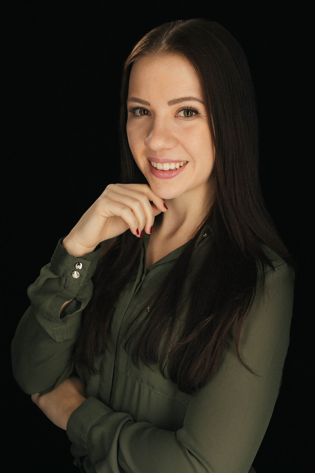 Export x3 Headshot  06589 Dez 01 2019 Bearbeitet Headshots 2019  Miro Nicole Nadine